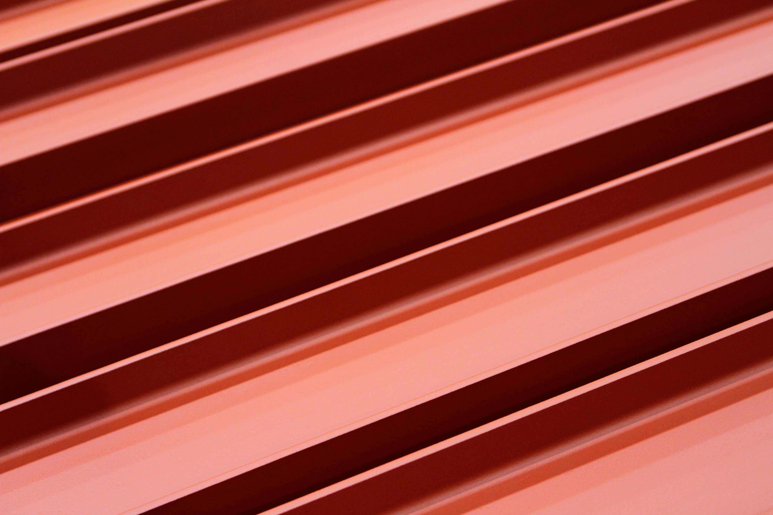 Målade stålbalkar från Stena Stål.